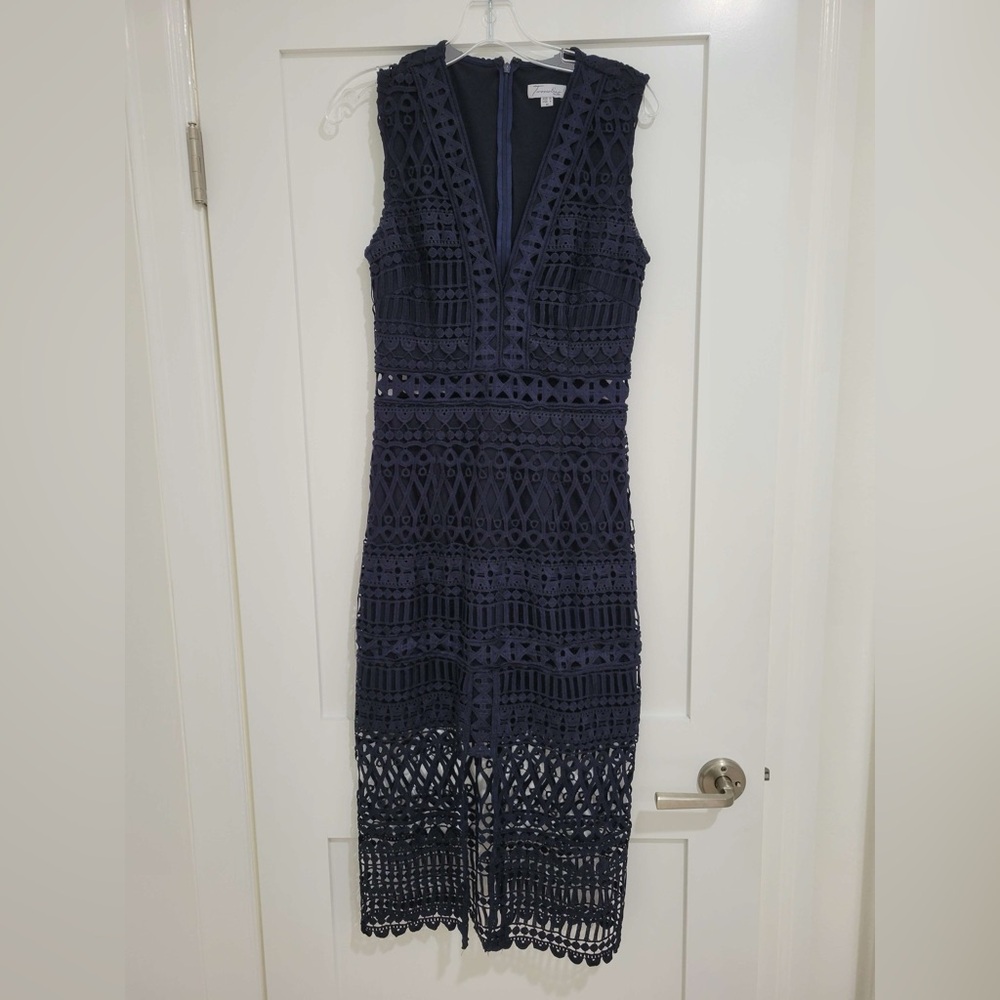 Two Sisters the label navy blue v neck sleeveless long dress w/ patterns